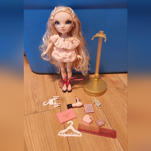 Rainbow High Other - Rainbow High Victoria Doll with Accessories - Pink and Gold